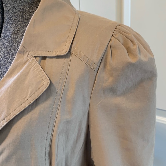 Trench coat with puff sleeves - Picture 3 of 10